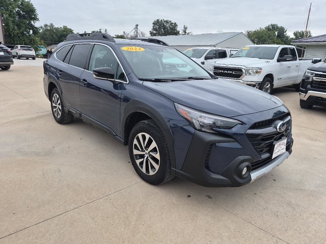 Used 2024 Subaru Outback Premium AWD/4WD image 4