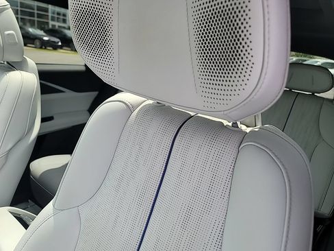 Certified 2024 Cadillac Lyriq Luxury RWD image 15