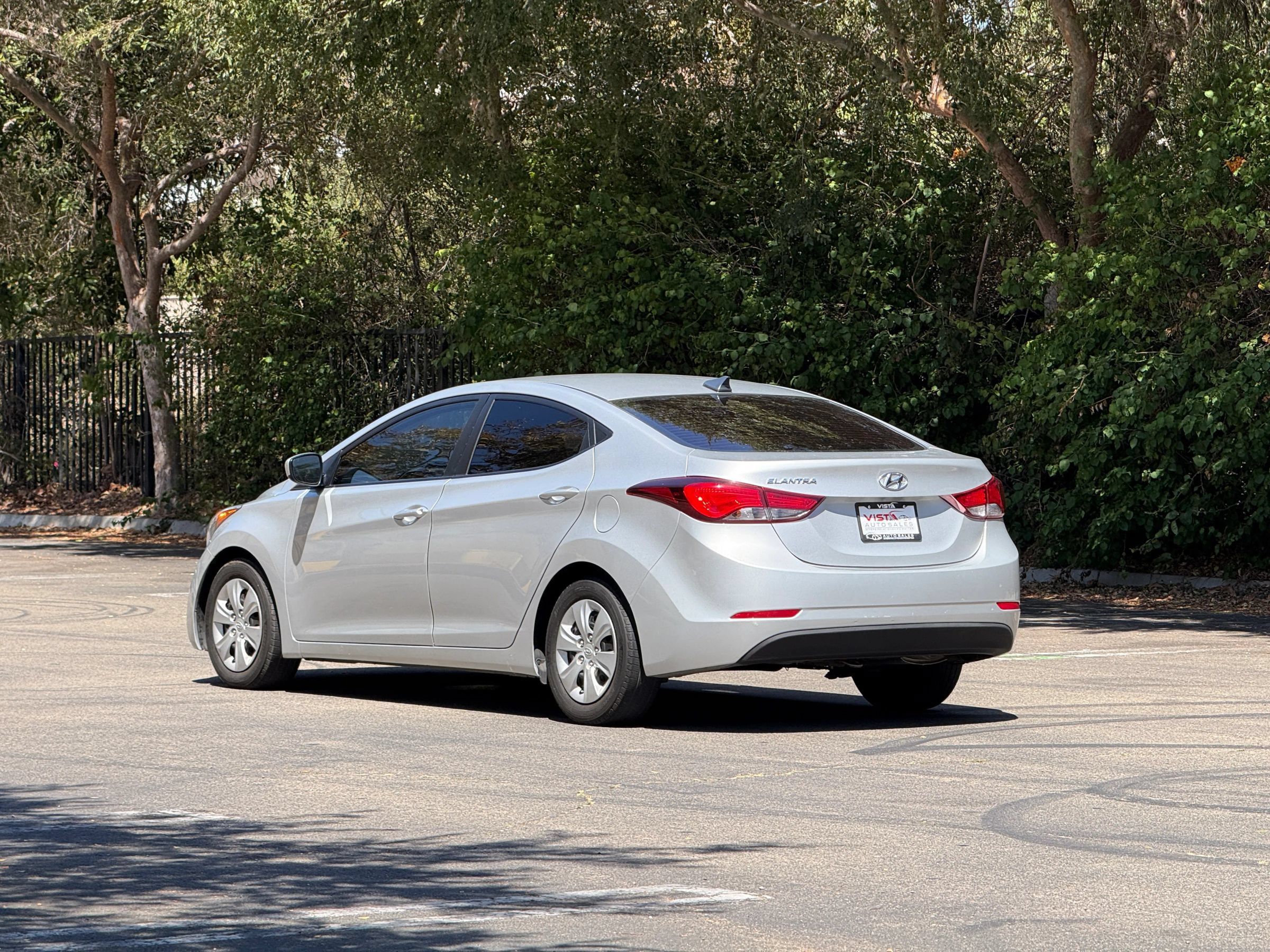 Used 2016 Hyundai Elantra SE FWD image 3