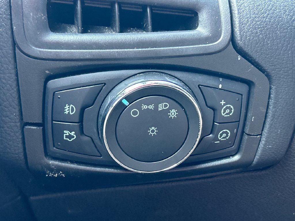 Used 2013 Ford Focus SE FWD image 19