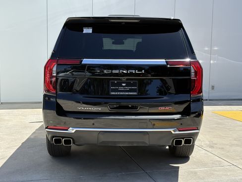 Used 2025 GMC Yukon XL Denali AWD/4WD image 8