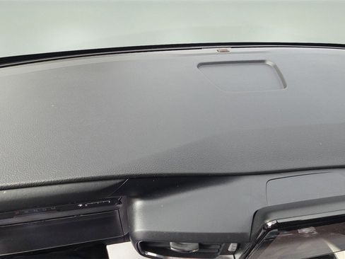 Used 2020 Ford Explorer XLT w/ Equipment Group 202A image 9