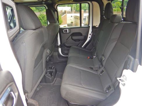 Used 2022 Jeep Gladiator Sport AWD/4WD image 13