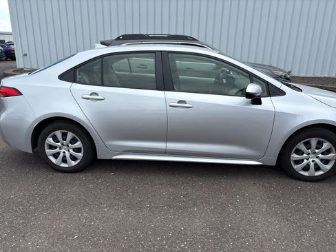 Used 2022 Toyota Corolla LE FWD image 4