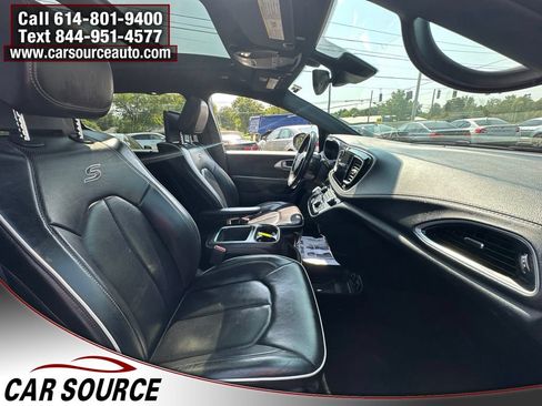 Used 2019 Chrysler Pacifica Limited w/ Advanced Safetytec Group FWD image 26