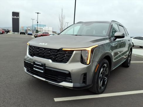 Certified 2025 Kia Sorento EX image 3