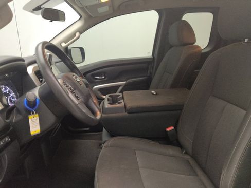Used 2017 Nissan Titan SV image 17