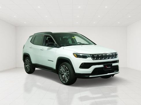 Certified 2023 Jeep Compass Limited w/ Elite Group AWD/4WD image 1