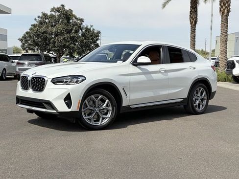 Used 2025 BMW X4 xDrive30i AWD/4WD image 2