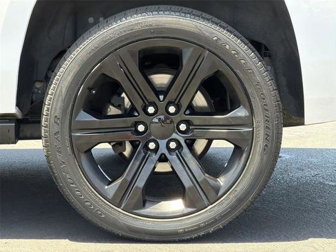 Used 2018 Chevrolet Suburban Premier AWD/4WD image 9
