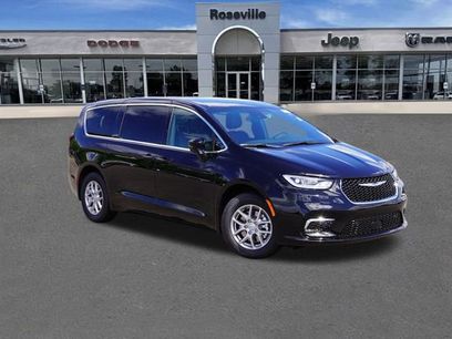 New 2025 Chrysler Pacifica Select