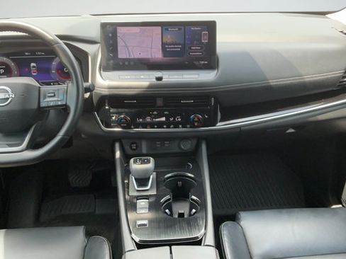 Certified 2025 Nissan Rogue SL w/ SL Premium Package FWD image 17
