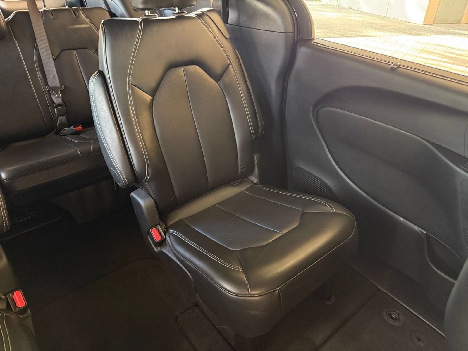 Used 2025 Chrysler Pacifica Select FWD image 39