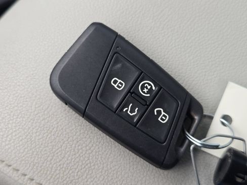 Used 2022 Volkswagen Tiguan SEL R-Line AWD/4WD image 32