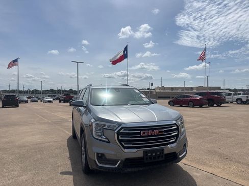 Used 2024 GMC Terrain SLT w/ Infotainment Package II AWD/4WD image 3