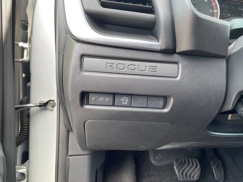 Used 2024 Nissan Rogue S AWD/4WD image 14
