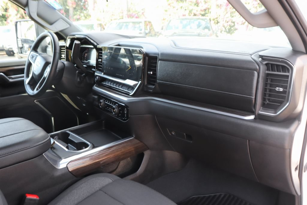 Used 2025 Chevrolet Silverado 2500 LT AWD/4WD image 37