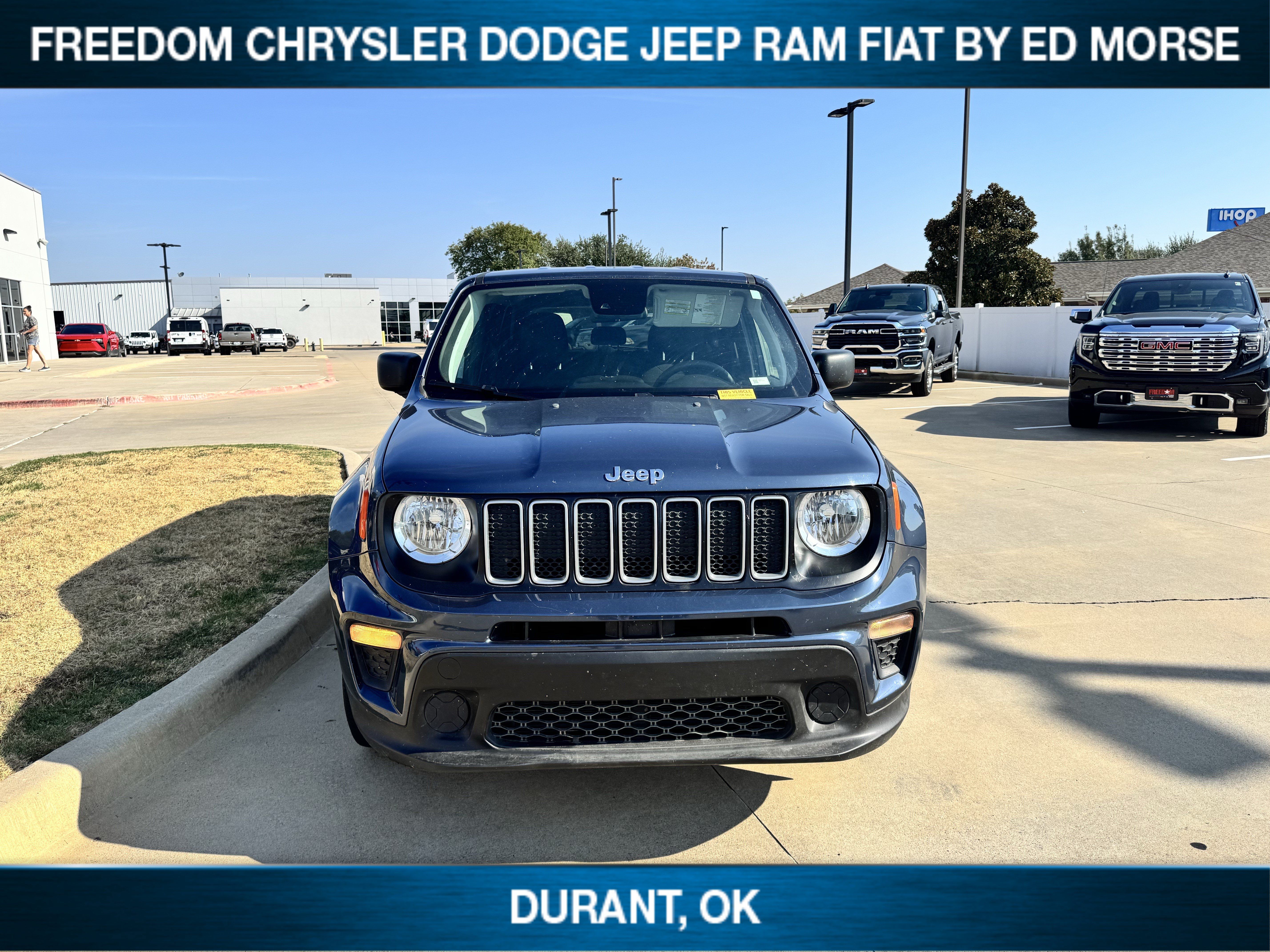 Used 2023 Jeep Renegade Latitude AWD/4WD image 2