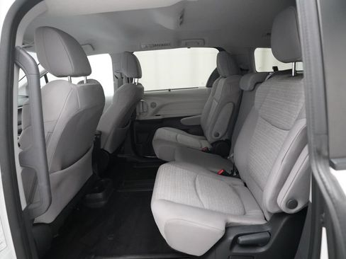 Used 2023 Toyota Sienna LE FWD image 15