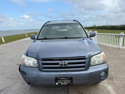 Used 2004 Toyota Highlander 2WD image 2