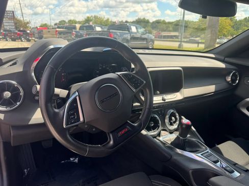 Used 2020 Chevrolet Camaro SS RWD image 11