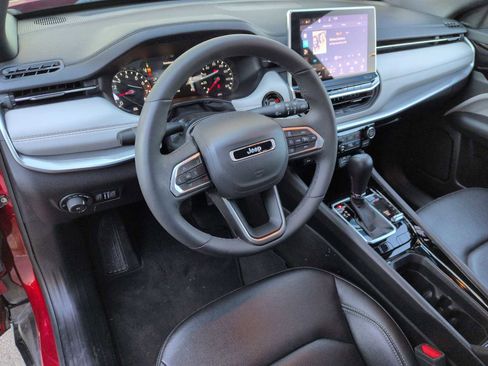 Used 2025 Jeep Compass Limited image 2