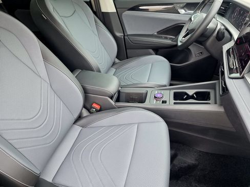 New 2026 Volkswagen Tiguan SE R-Line FWD image 13