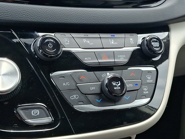 Certified 2023 Chrysler Pacifica Touring-L FWD image 21