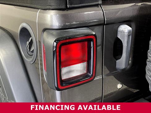 Used 2018 Jeep Wrangler Unlimited Sport S AWD/4WD image 21