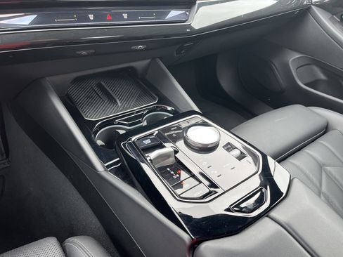 Used 2025 BMW i5 eDrive40i image 10