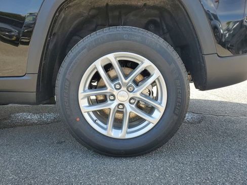 New 2026 Jeep Grand Cherokee Laredo image 11