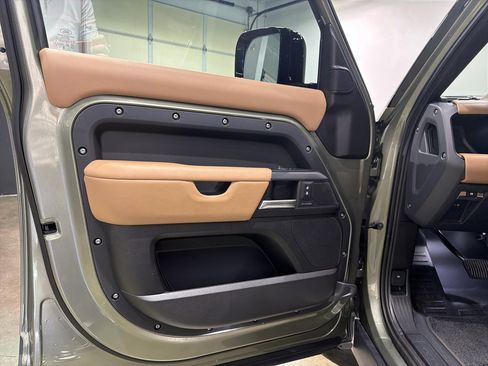 Used 2025 Land Rover Defender 110 S image 15