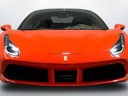 Used 2018 Ferrari 488 GTB RWD image 2