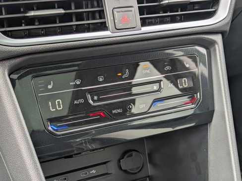 New 2026 Volkswagen Taos SE AWD/4WD image 19