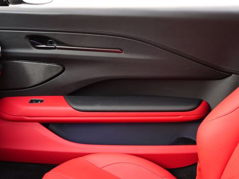 Used 2025 Aston Martin V8 Vantage Coupe RWD image 19