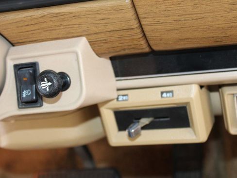 Used 1989 Jeep Grand Wagoneer image 23