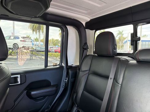 Used 2022 Jeep Gladiator Rubicon AWD/4WD image 13