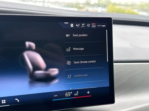 Used 2023 BMW 760i xDrive AWD/4WD image 33