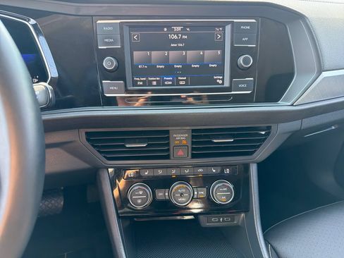 Used 2023 Volkswagen Jetta SE FWD image 15