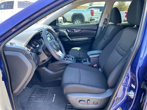 Used 2017 Nissan Rogue SV w/ SV Premium Package FWD image 25