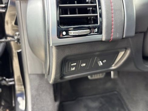 Used 2022 Jaguar F-TYPE Coupe RWD image 22