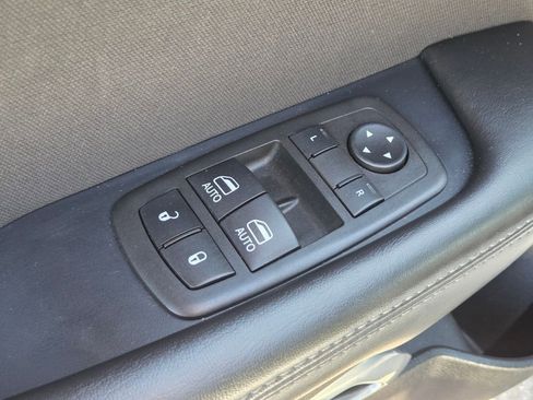 Used 2022 Dodge Challenger SXT RWD image 22