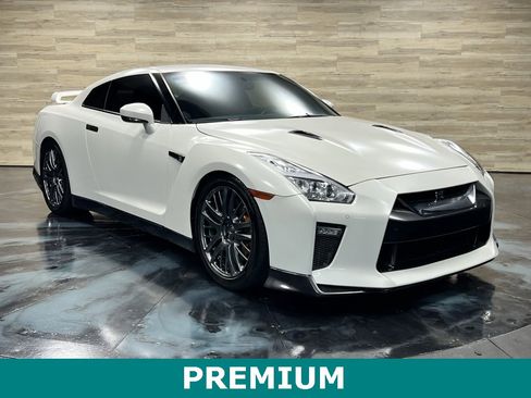 Used 2017 Nissan GT-R Premium image 1