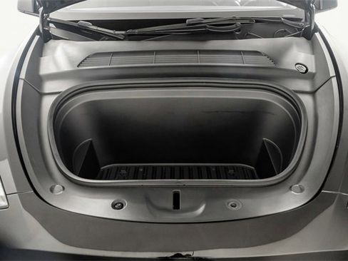 Used 2022 Tesla Model Y Long Range image 42