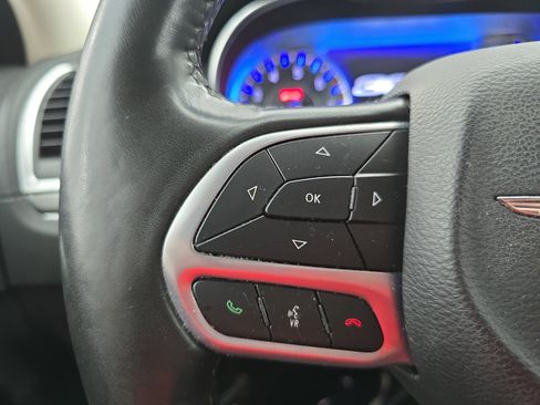 Used 2019 Chrysler 300 Limited RWD image 16