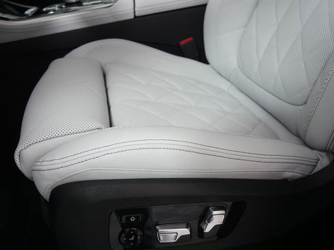 Used 2026 BMW X5 xDrive40i w/ M Sport Package AWD/4WD image 10