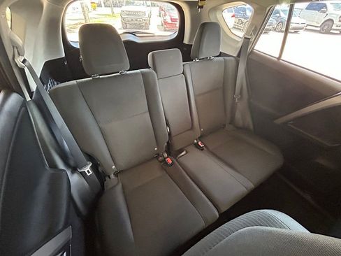 Used 2018 Toyota RAV4 LE FWD image 28