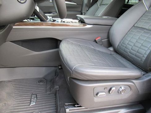 Certified 2026 Cadillac Escalade Platinum Sport w/ LPO, ONYX Package image 17