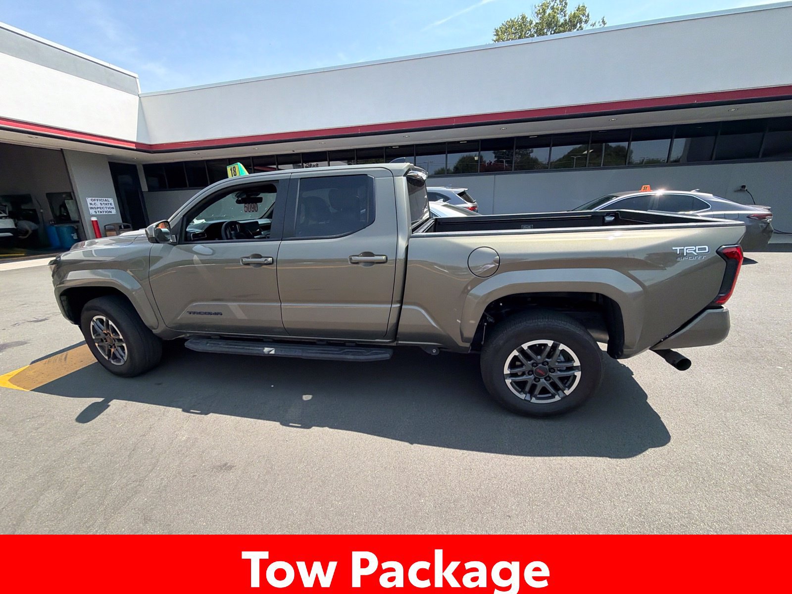 Used 2025 Toyota Tacoma TRD Sport AWD/4WD image 15
