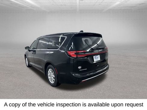 Used 2025 Chrysler Pacifica Select FWD image 9